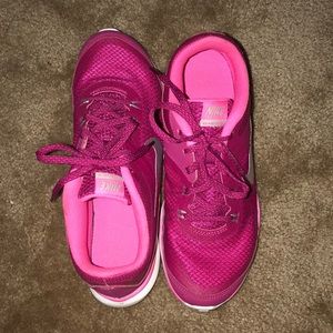 Nike Flex Running Shoes !!
